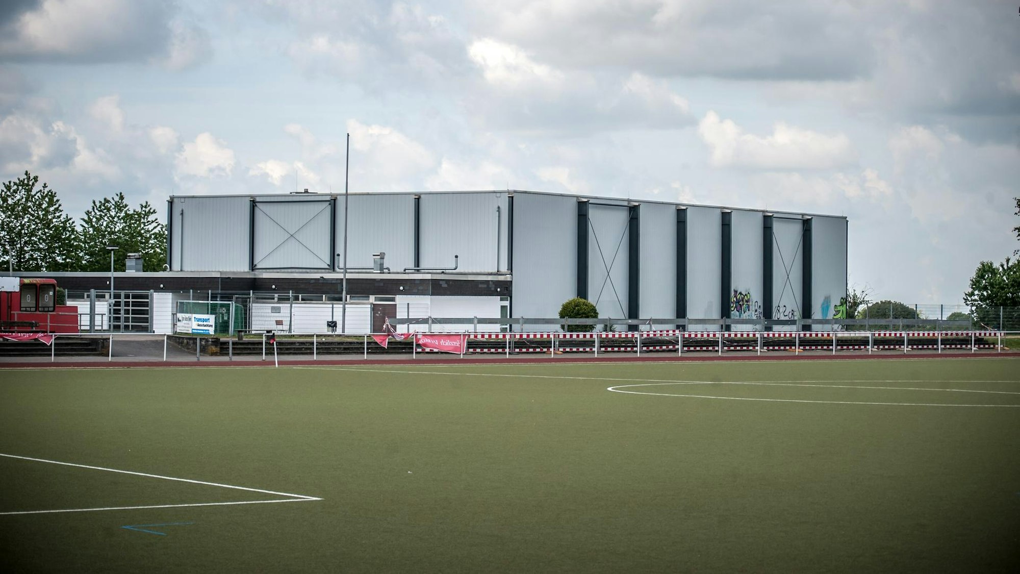 Die Sporthalle am Schwarweg.