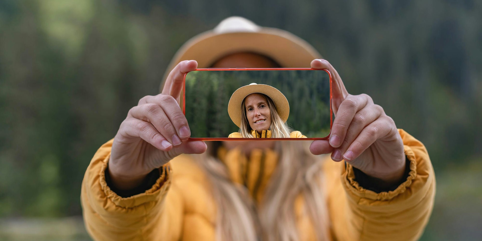 Influencerin Symbolbild IMAGO