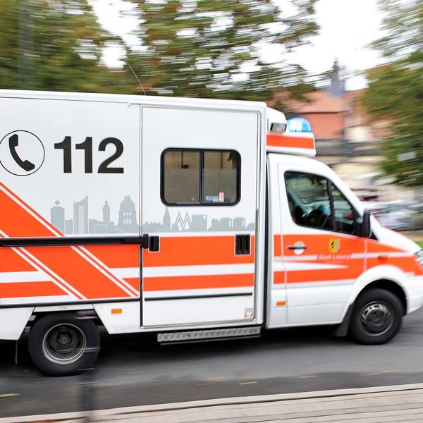 Krankenwagen mit Schriftzug 112 Symbolbild dpa