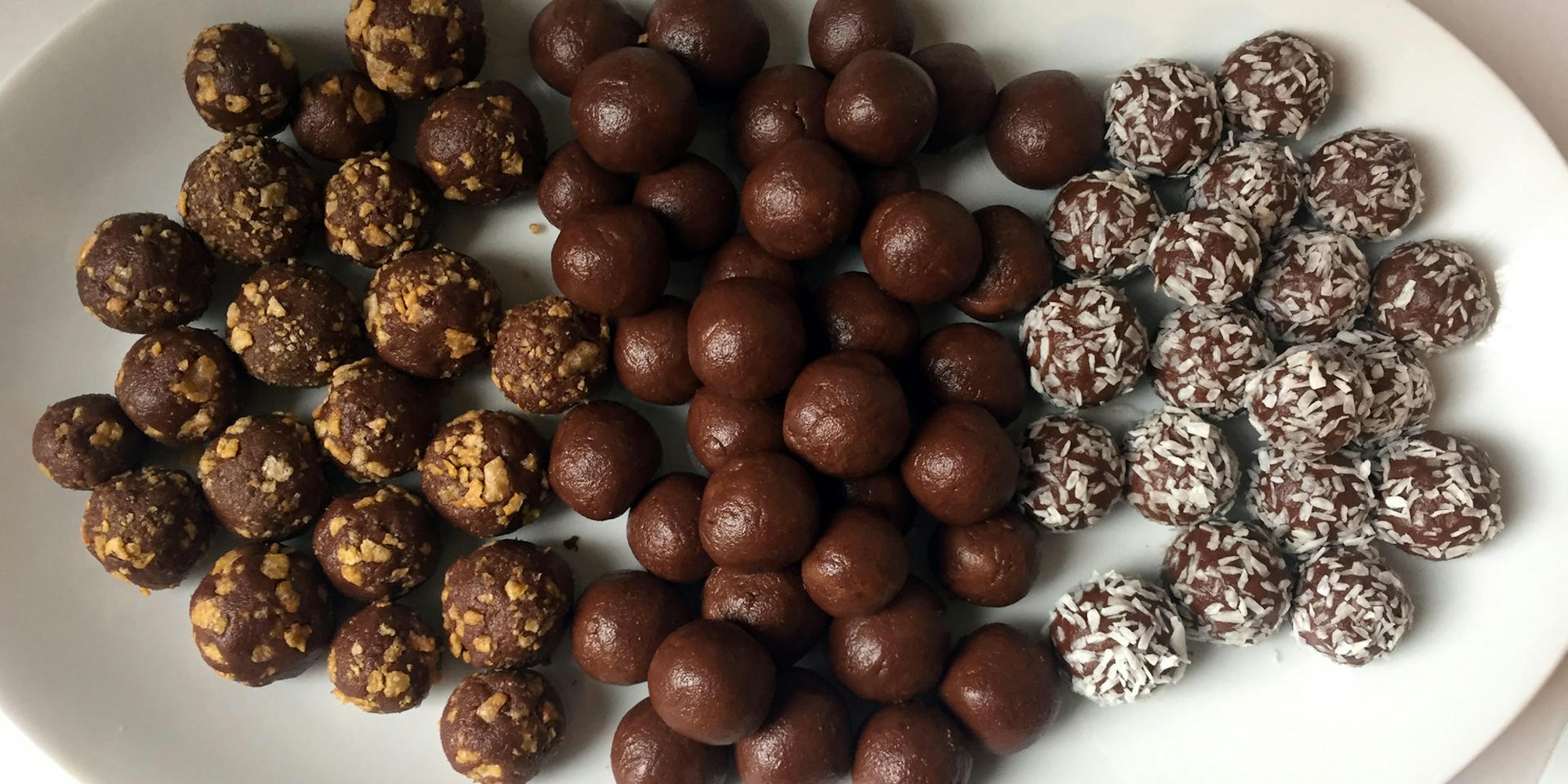 Pralinen auf Teller dpa