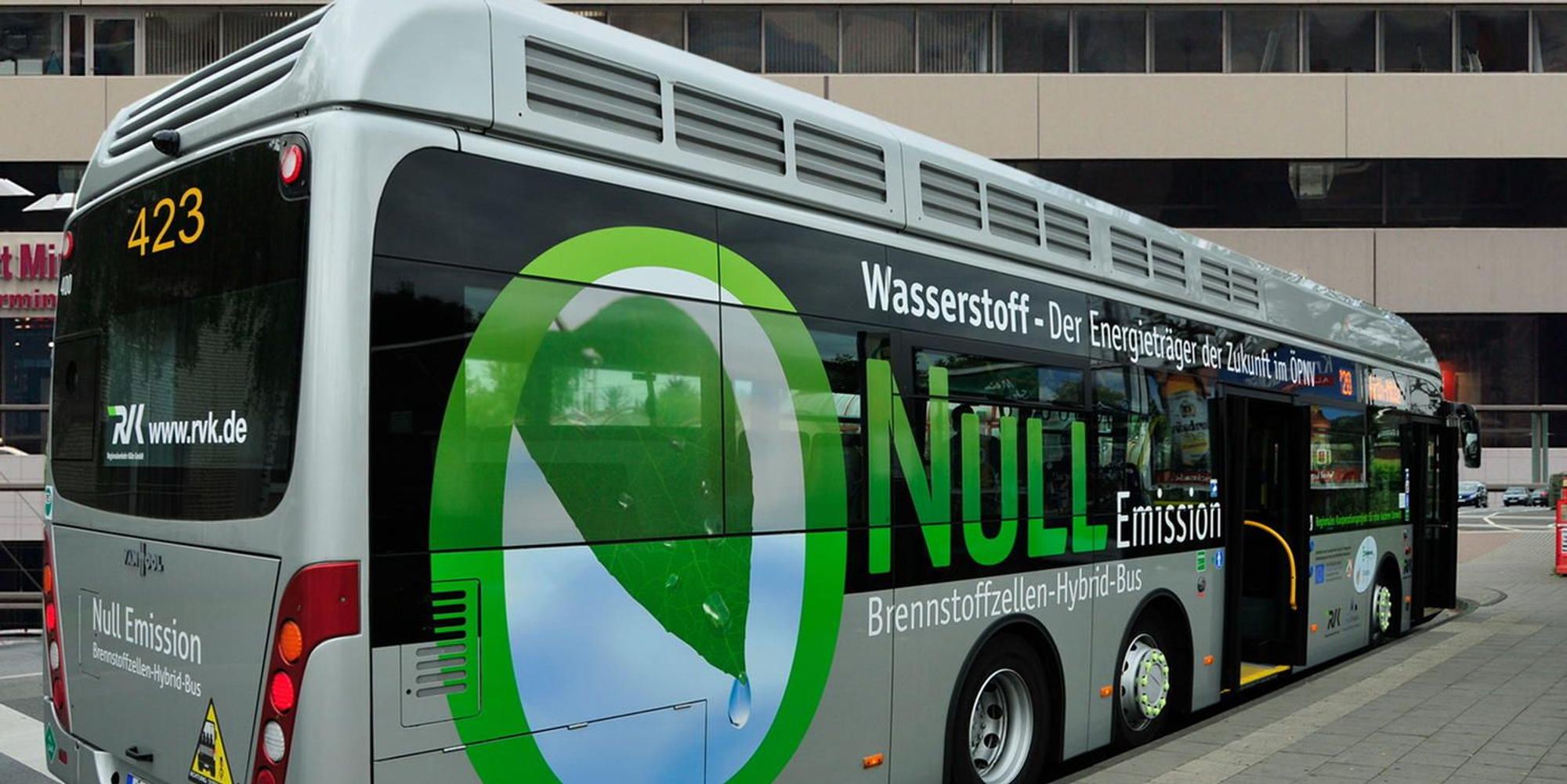 Montage Flughafen BusLinie 423