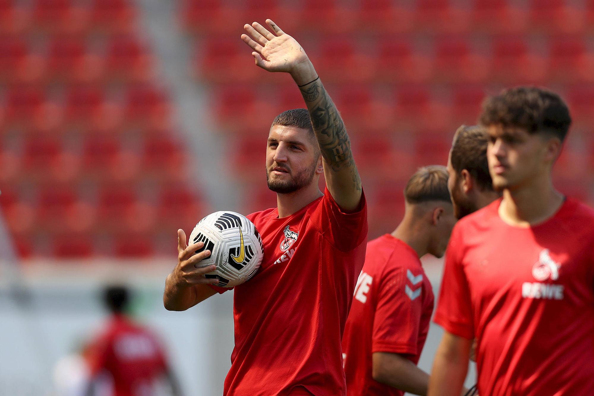 Chaot mit Ball