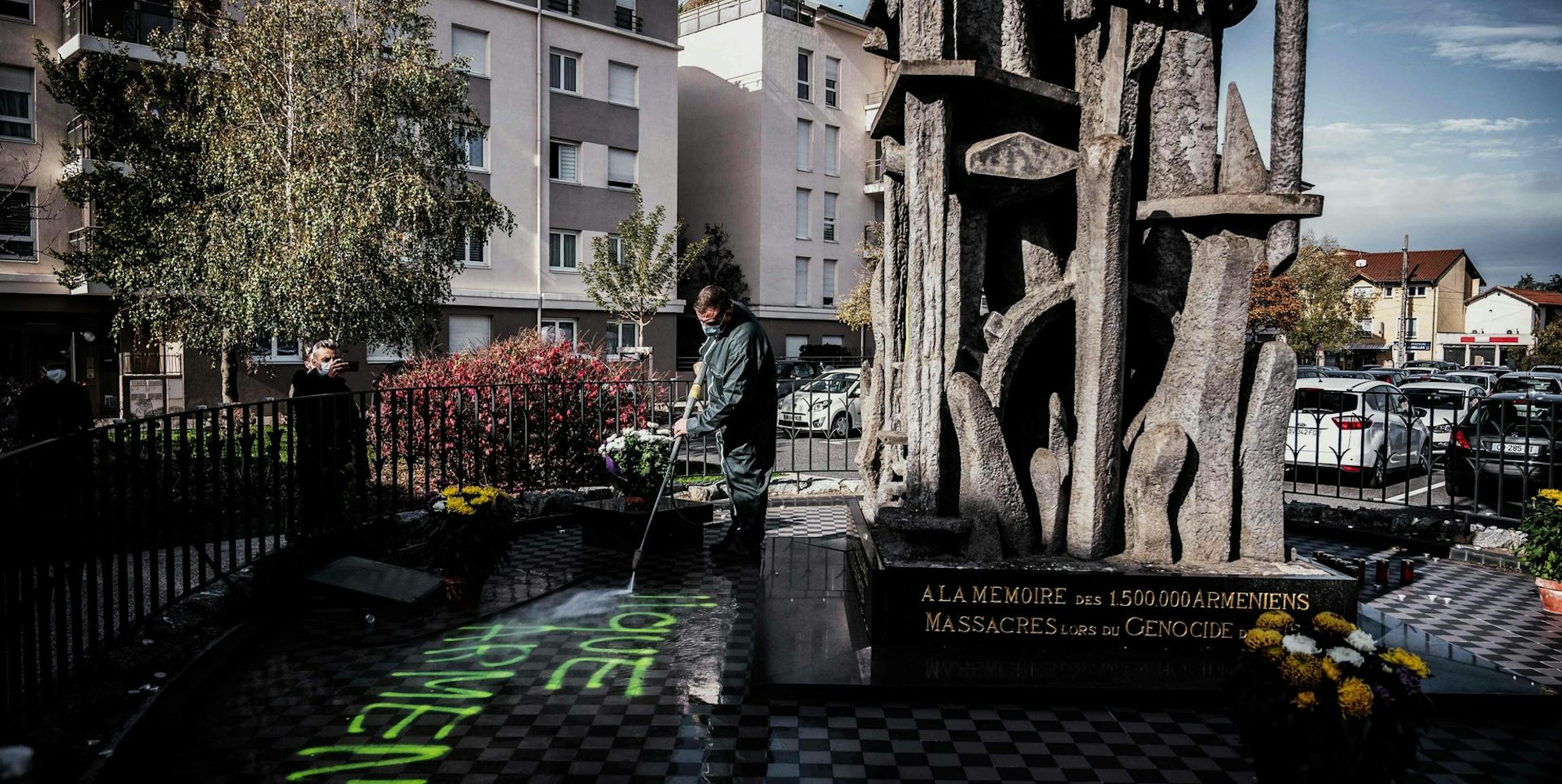 Beschmiertes Mahnmal Lyon
