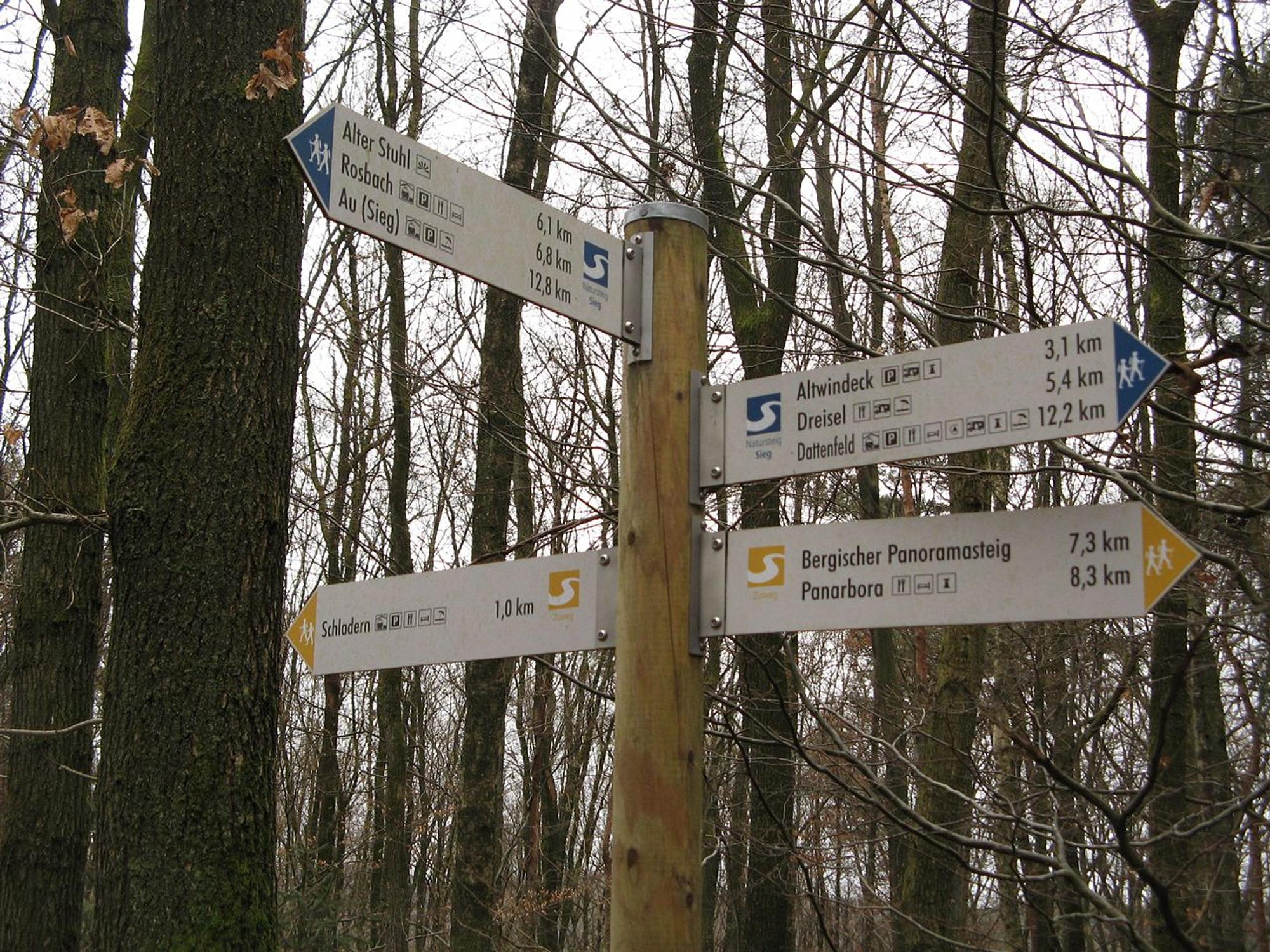 Wegweiser_in_Windeck-Schladern_nördlich_Fußballplatz