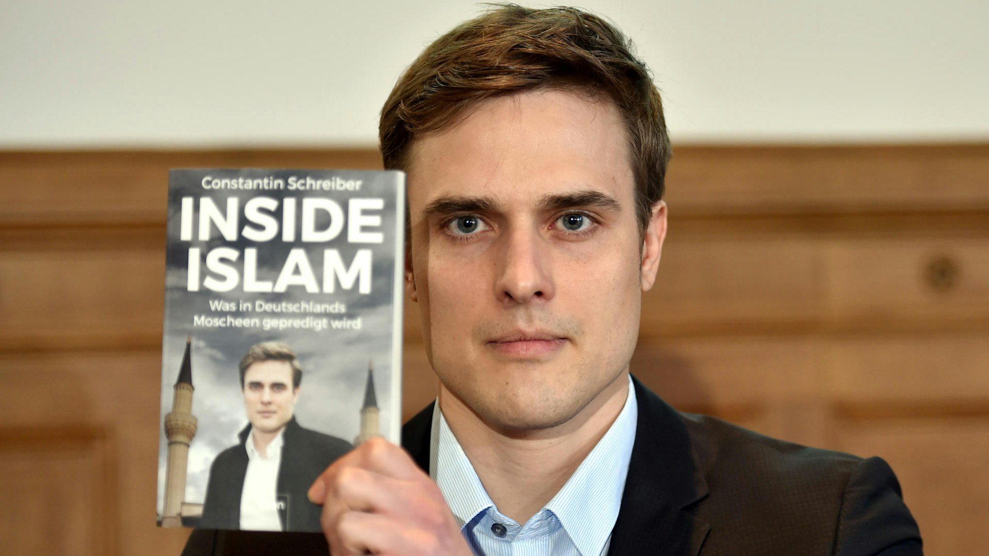 Der Journalist Constantin Schreiber bei der Vorstellung seines Buches „Inside Islam – was in Deutschlands Moscheen gepredigt wird“.