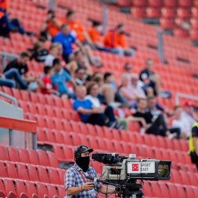 8E297526-8A72-438A-BBDE-9785D092F300