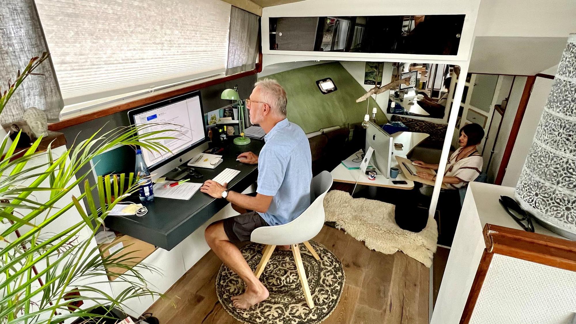 le-Hausboot-3-Büro