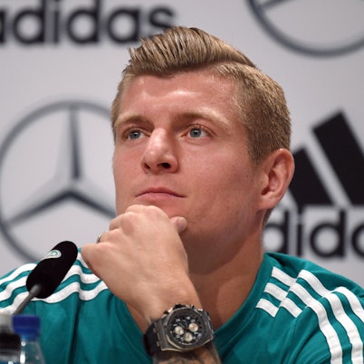 Kroos Header IV