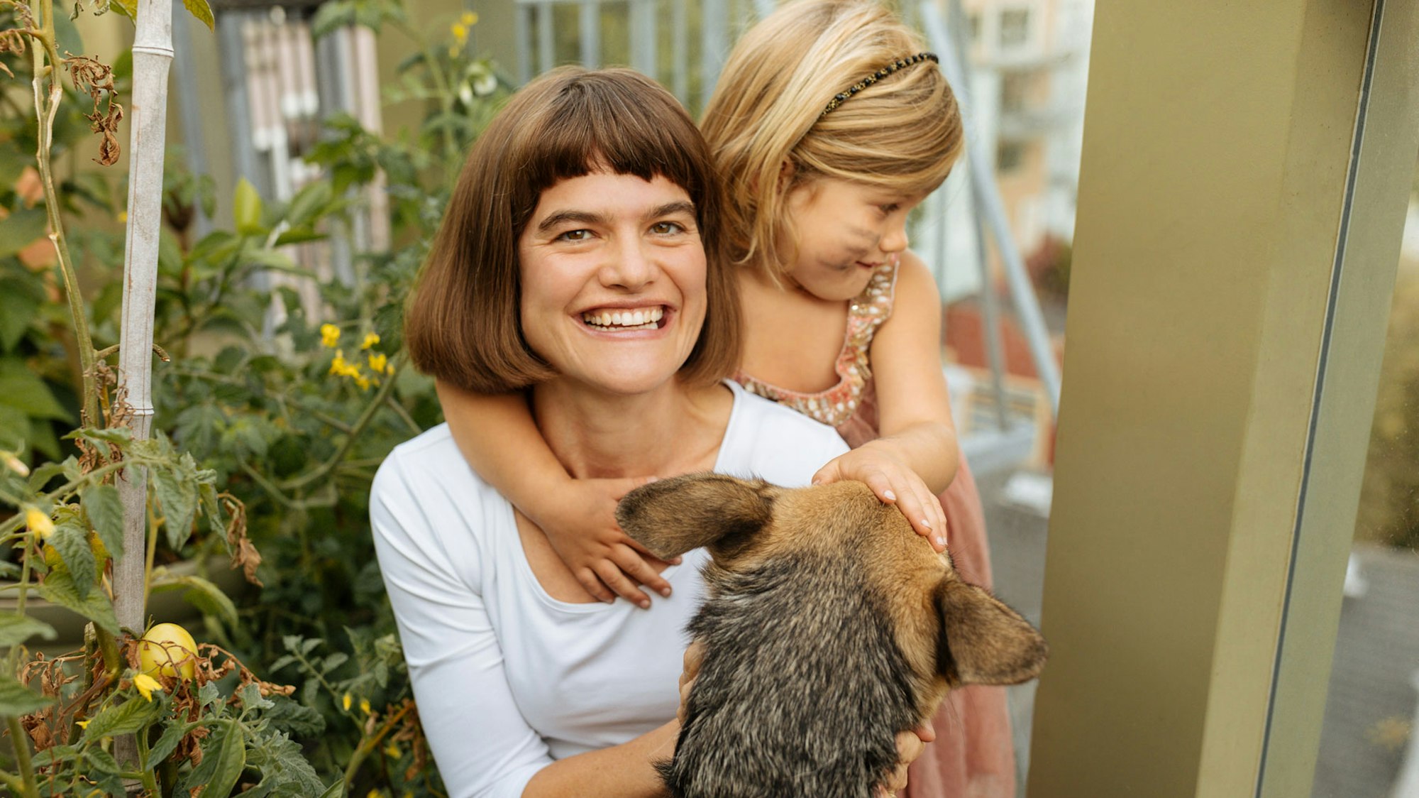 Michaeleen Doucleff mit Tochter Rosy und der Hündin Mango