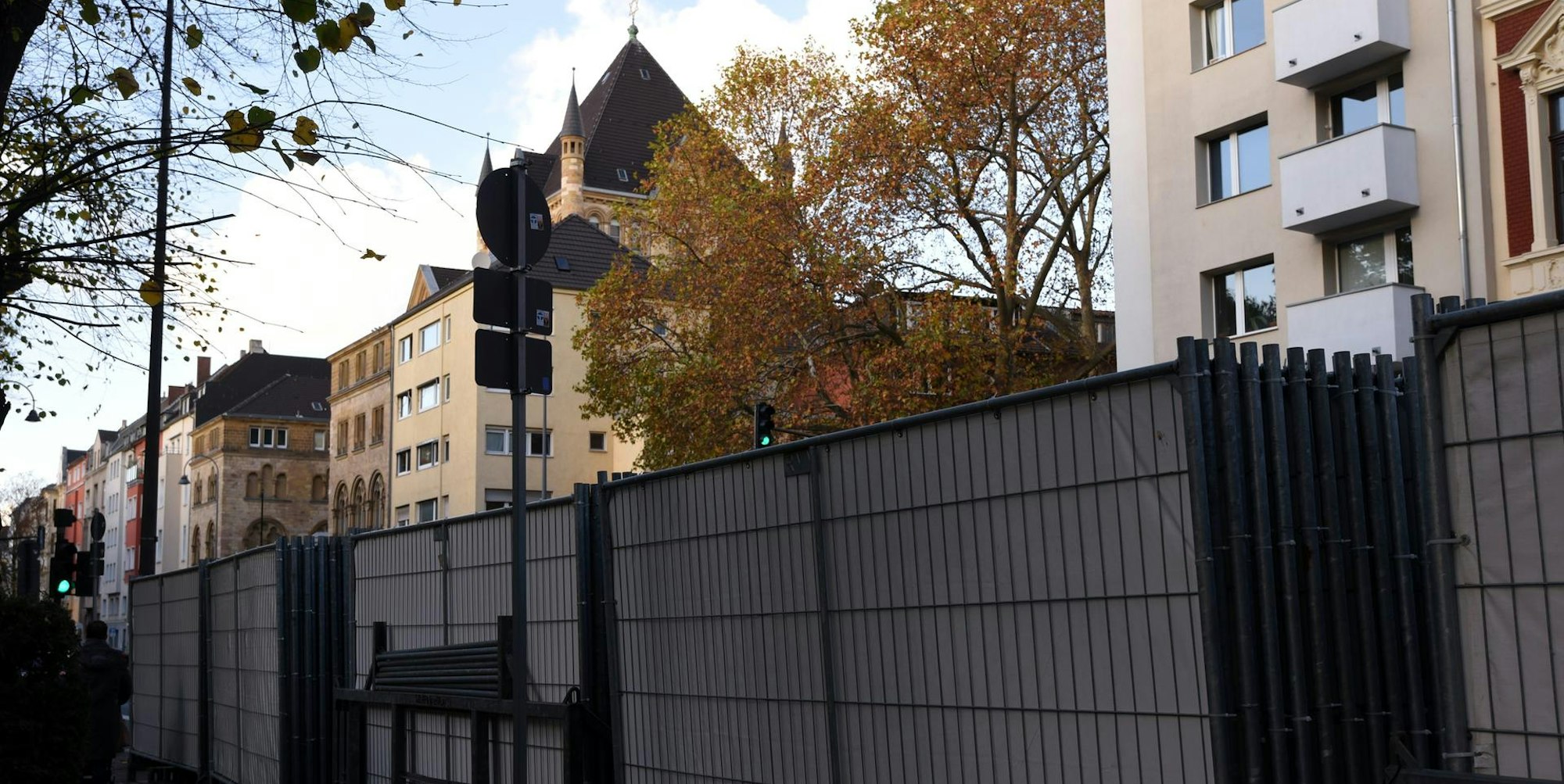 20201104-RAK-AbsperrgitterZuelpicherplatz-006