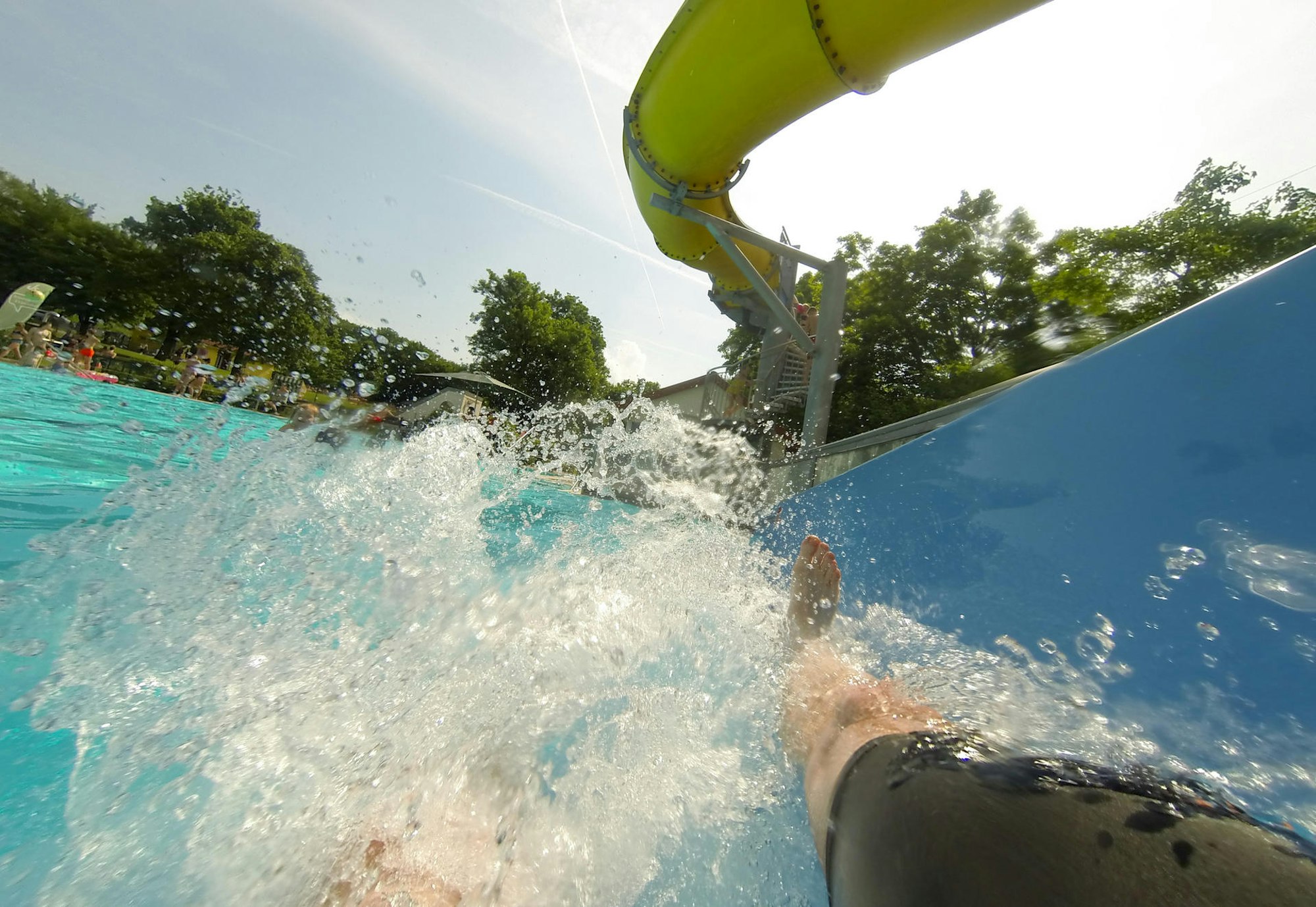 Wasserrutsche dpa