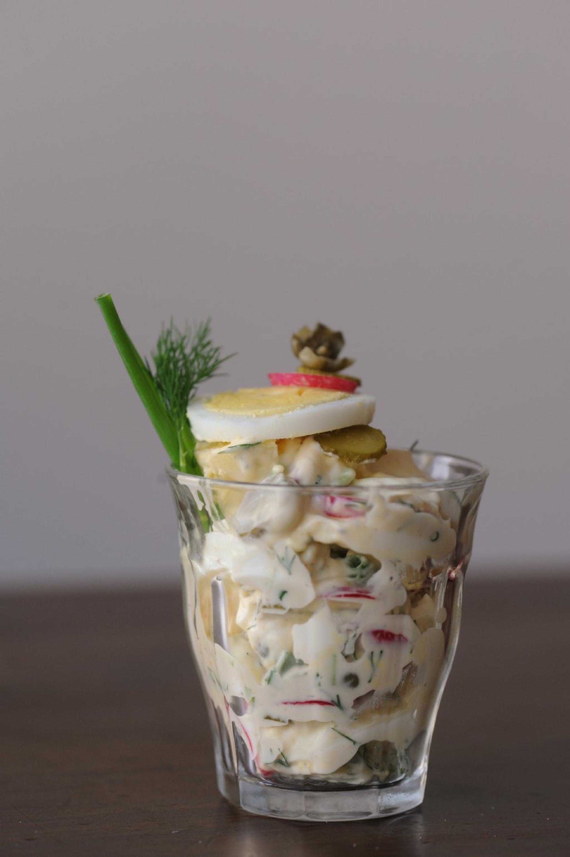 Russische Eier - Eiersalat mit Radieschen und Kräutern