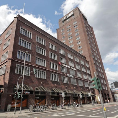 saturn_xperion_au_enansicht_low_quality