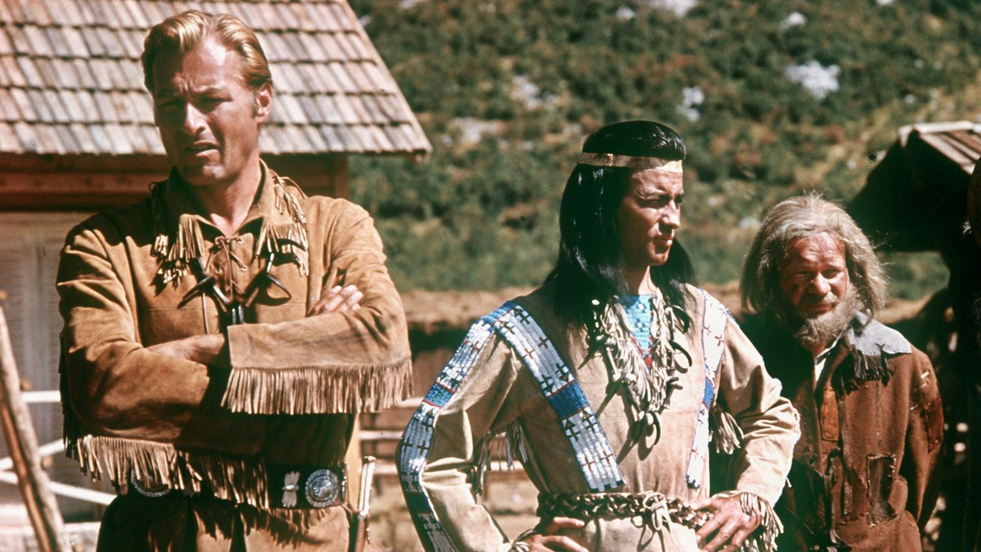Szenenbild aus Winnetou: Pierre Brice (r) spielte hier unter anderem neben Lex Barker (l).