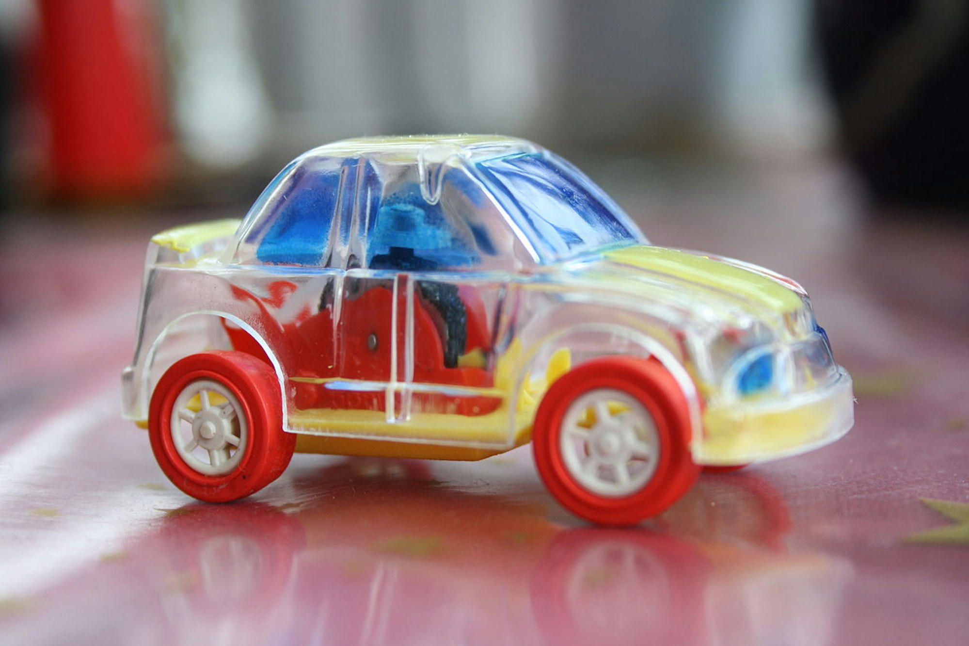 1280px-Plastikauto_002