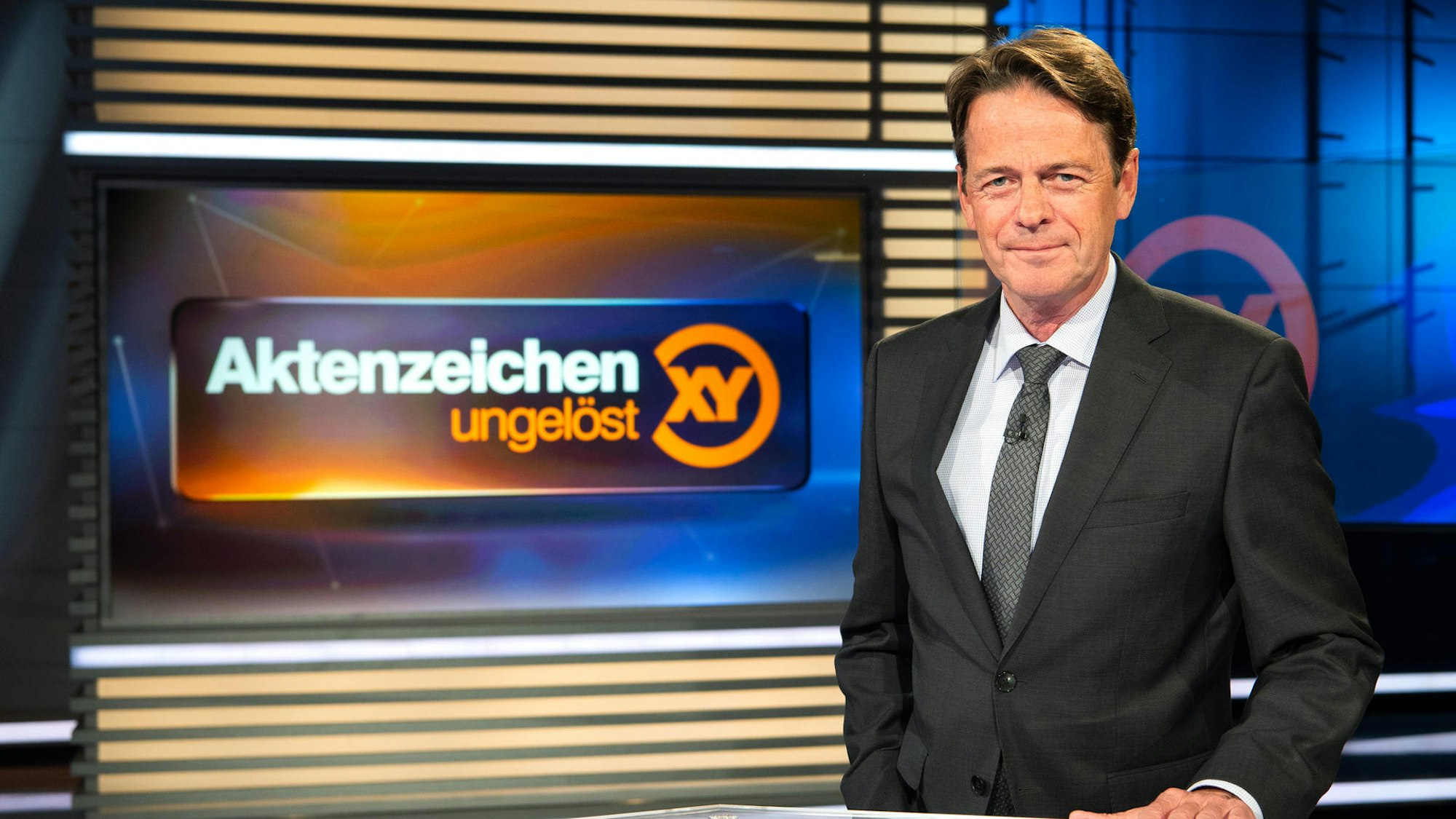 Rudi Cerne in der „XY“-Kulisse.