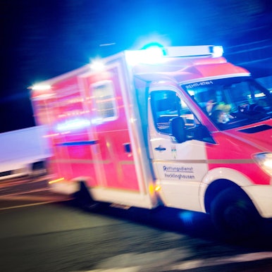 Krankenwagen Blaulicht Symbolbild 5