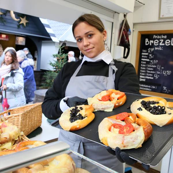 Weihnachtsmarkt Neumarkt Brezeln