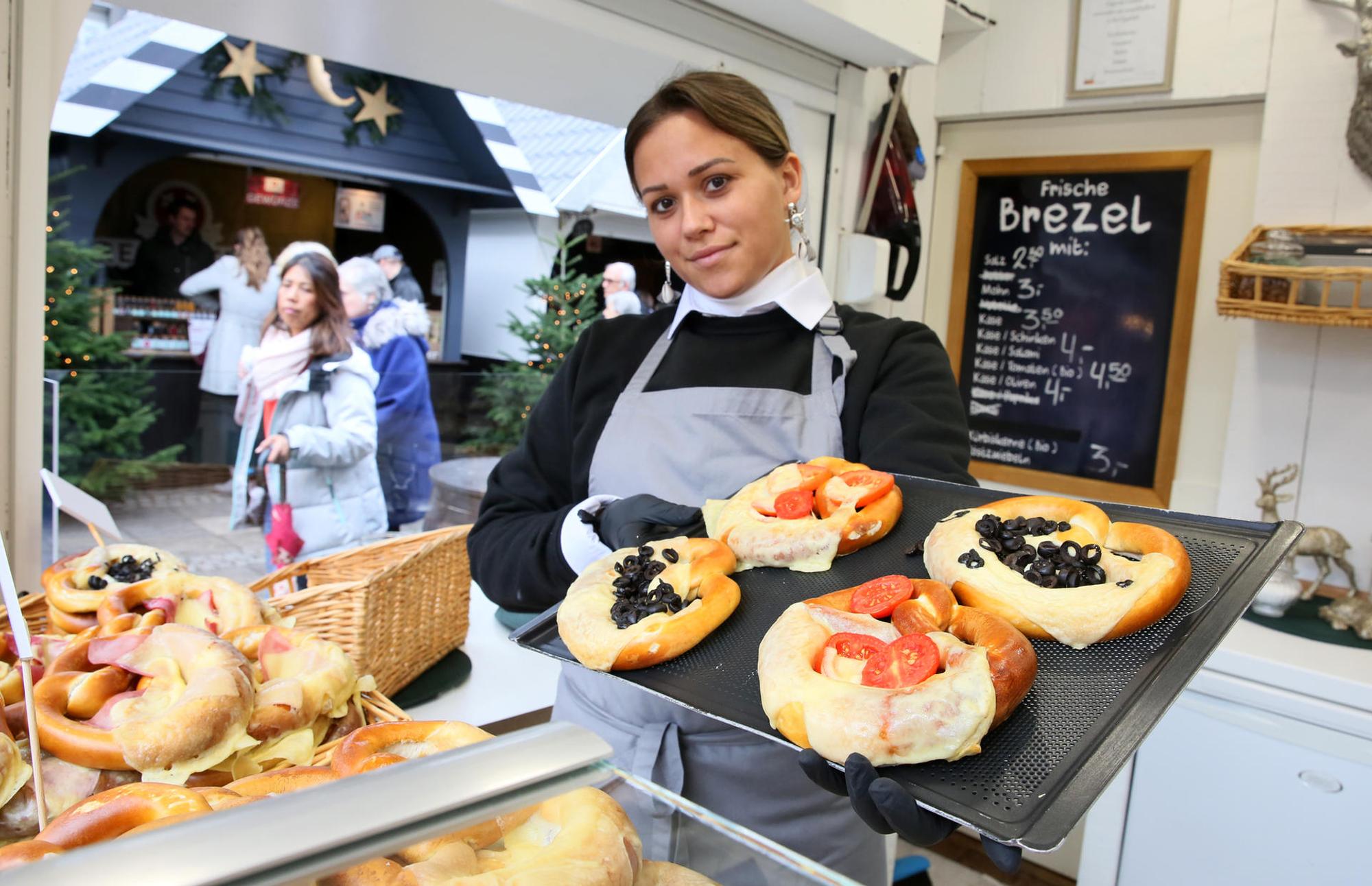 Weihnachtsmarkt Neumarkt Brezeln