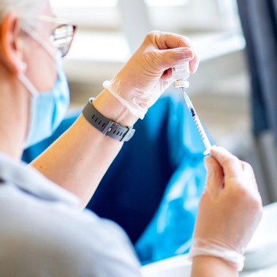 Symbolbild Corona Impfung Hausarzt