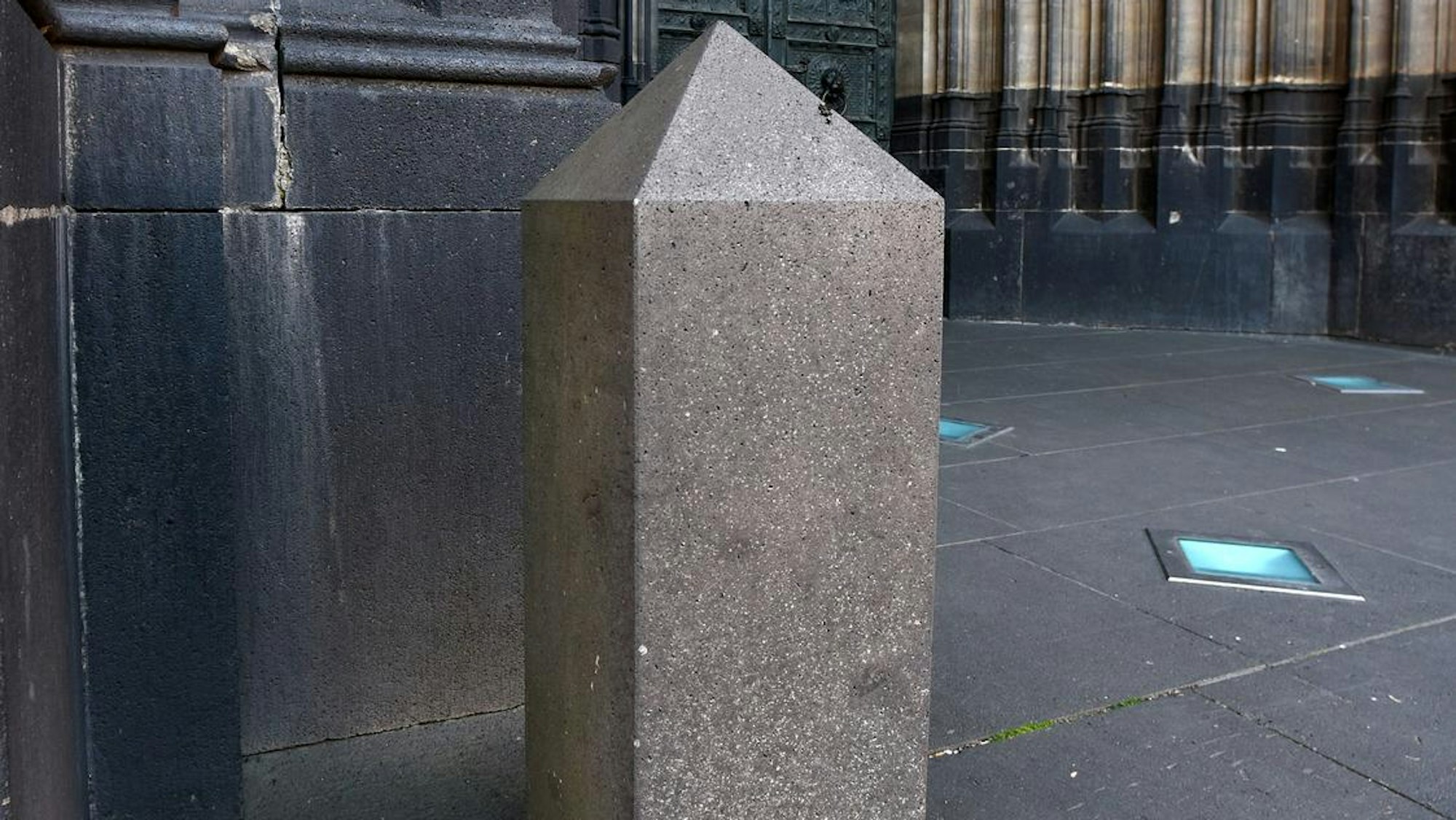 Poller vor dem Kölner Dom