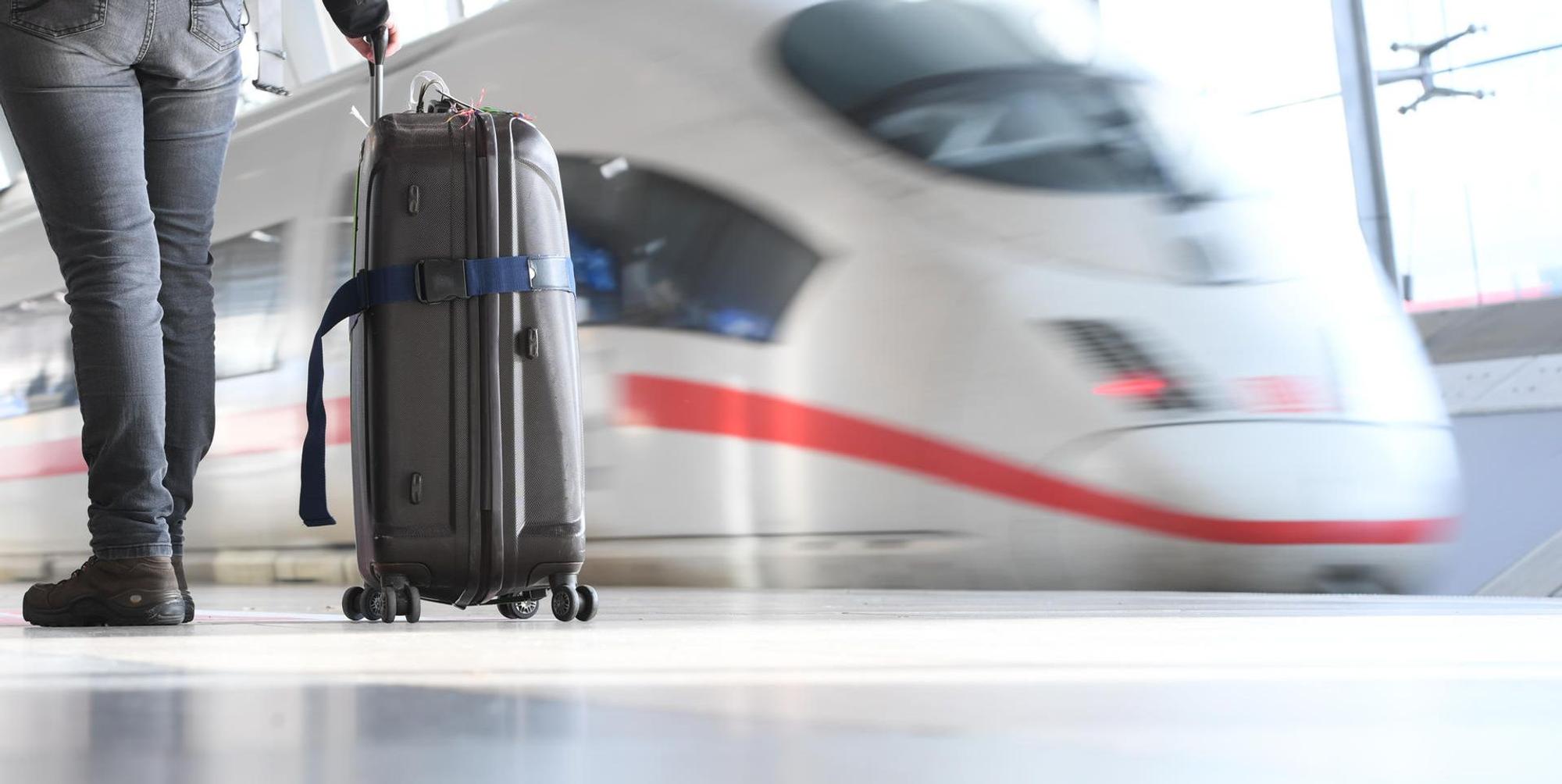 ICE_am_Fernbahnhof_d_63835367
