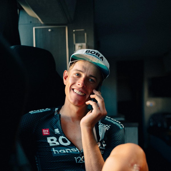 Nils Politt am Handy