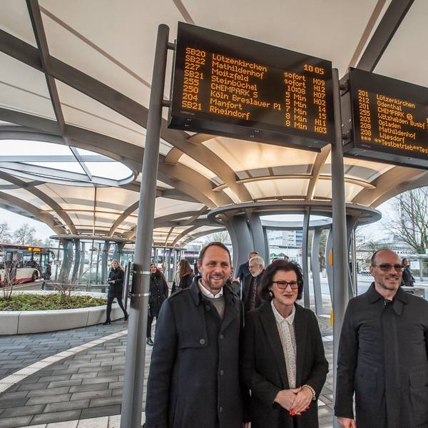 leverkusen-busbahnhof-eroeffnung-ALF_3998