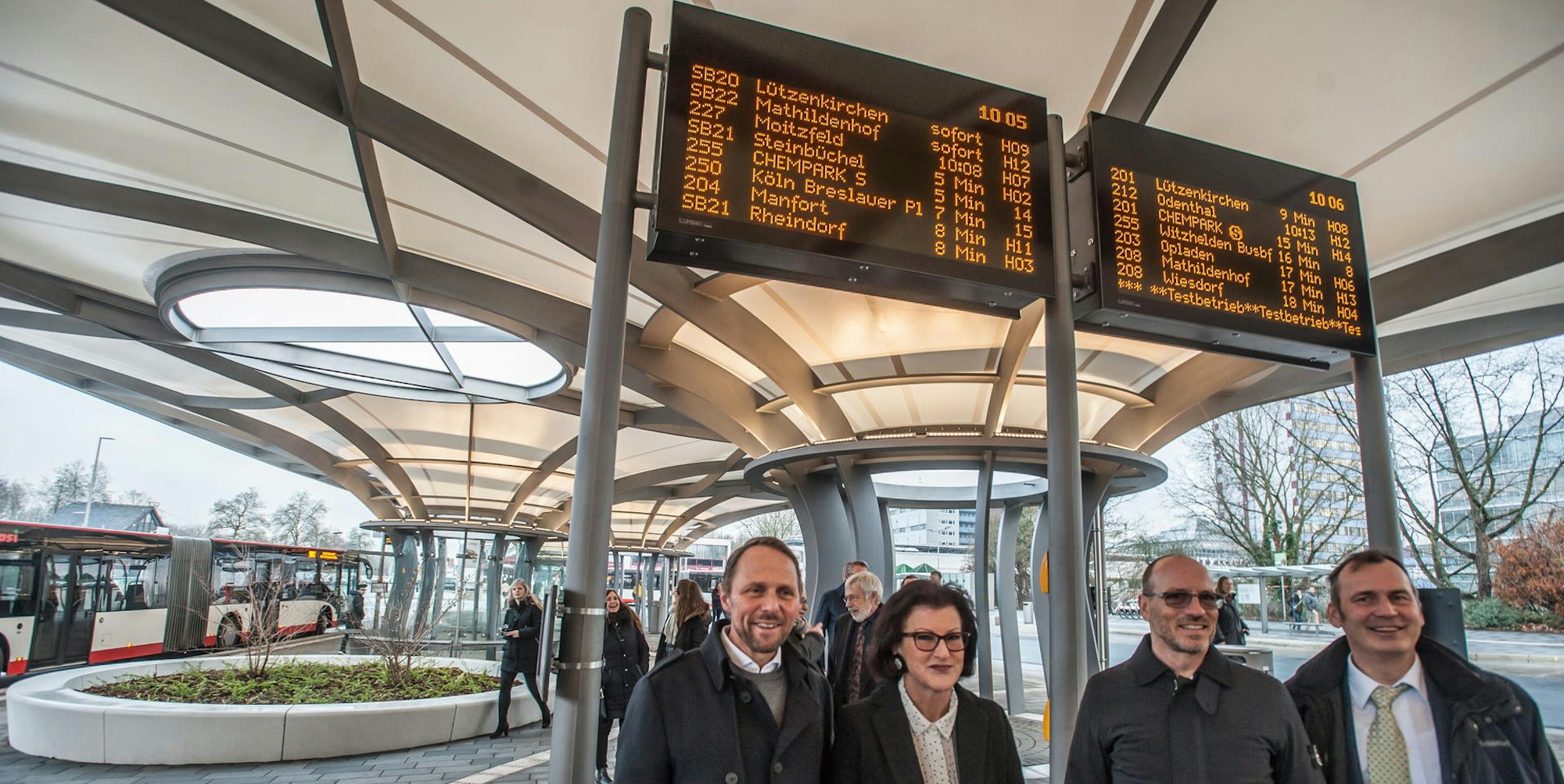 leverkusen-busbahnhof-eroeffnung-ALF_3998