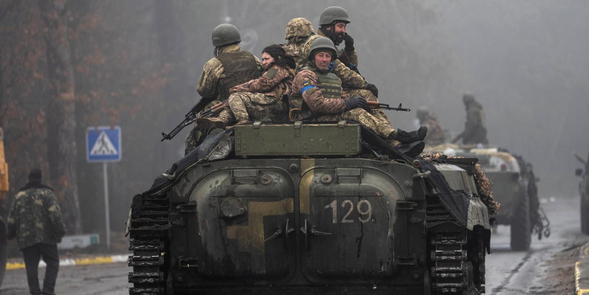 Ukrainische Soldaten Panzer 1604