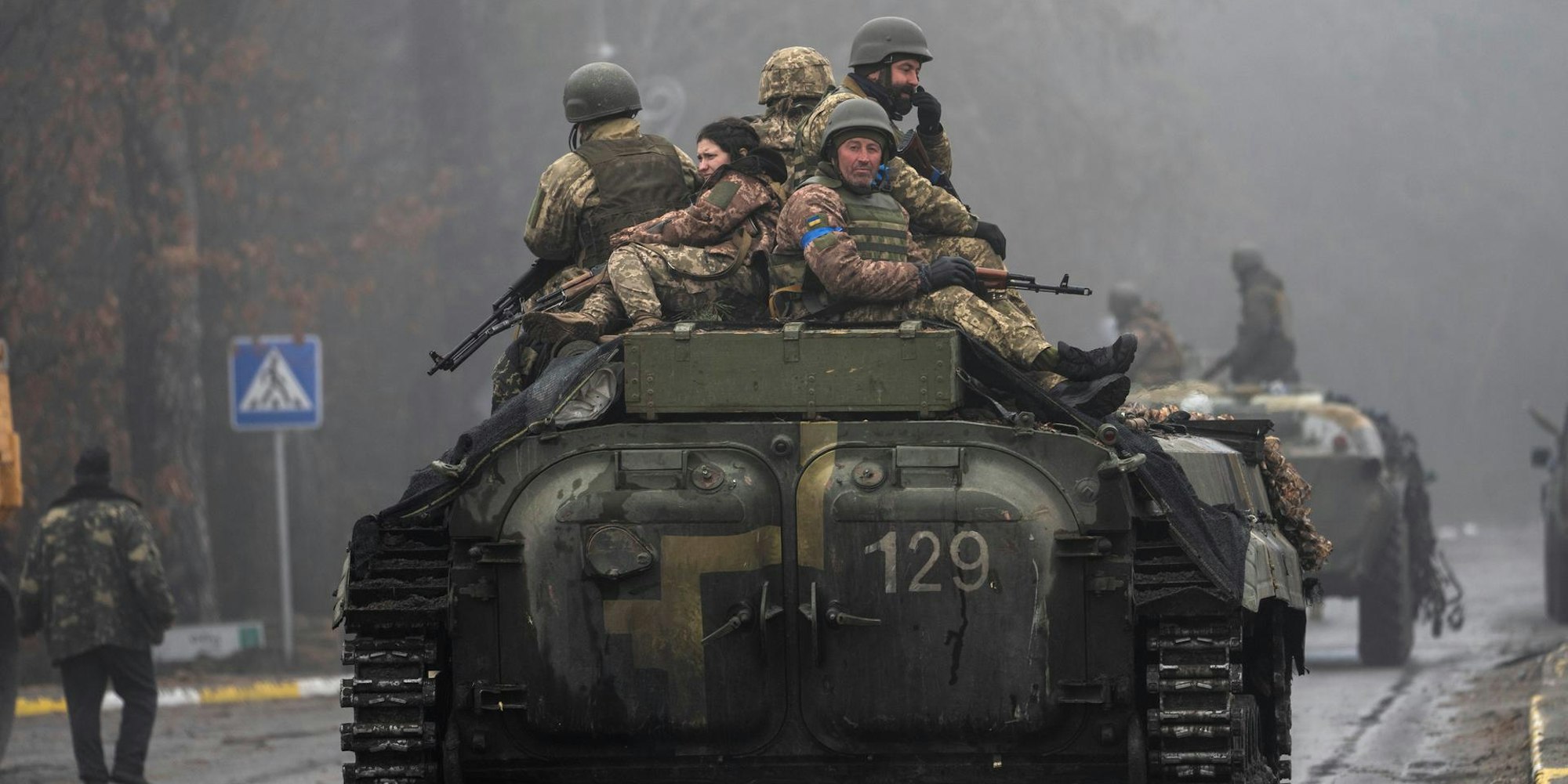 Ukrainische Soldaten Panzer 1604