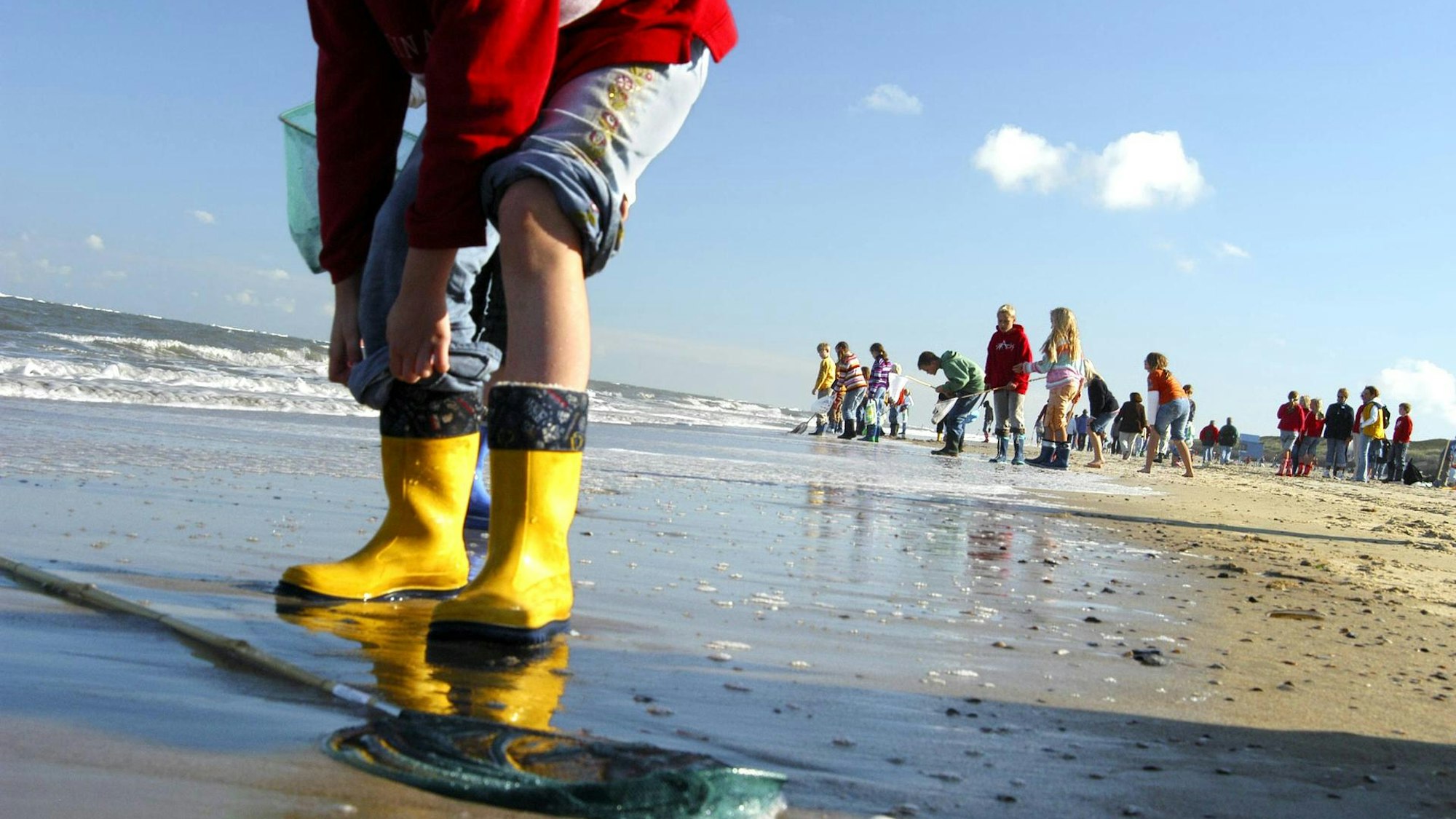 Schüler auf Klassenfahrt am Meer