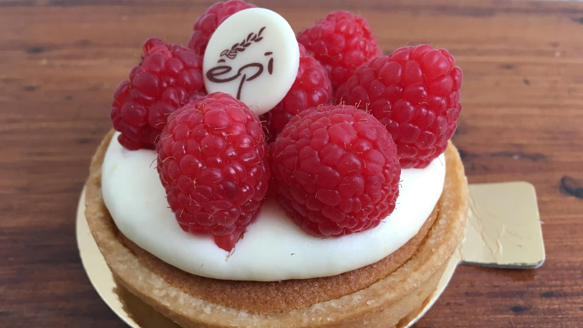 Ein Himbeertörtchen von der Boulangerie-Patisserie Épi.
