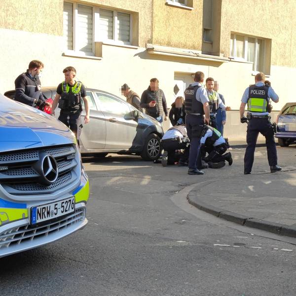 Einsatz der Polizei in Höhenberg auf der Bamberger Straße nach einem Messerangriff.