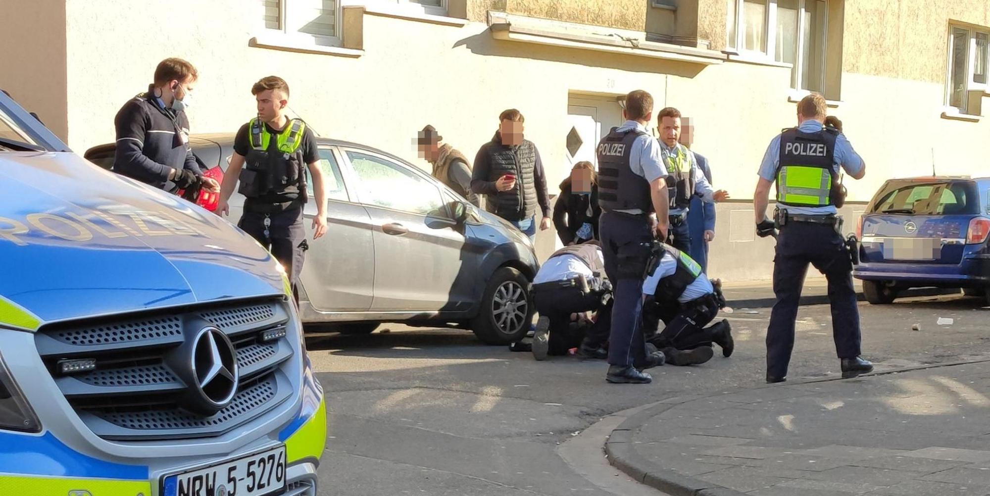 Einsatz Höhenberg Messerstecher gepixelt