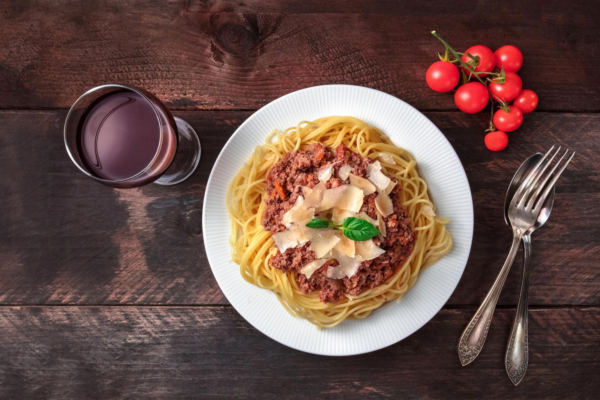 SpaghettiundWeinSouzlfoodGettyImagesPlateresca-862653100