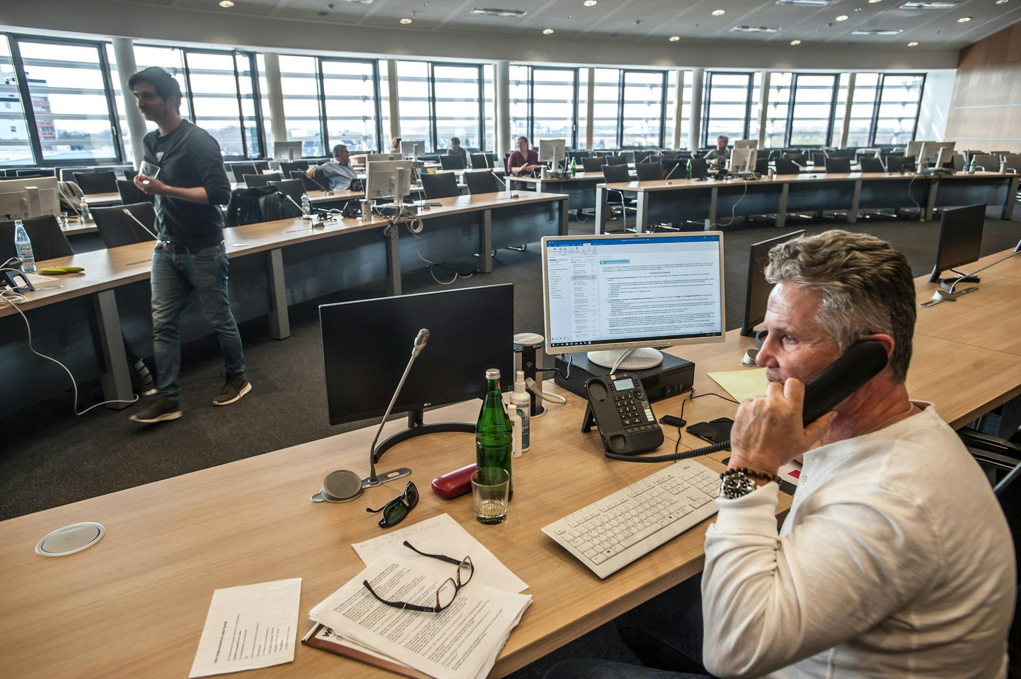 leverkusen-krisen-telefon-ALF_9088