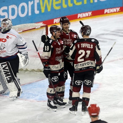 9C9290C4-247D-4EF7-BC53-B11E7E8DFB25