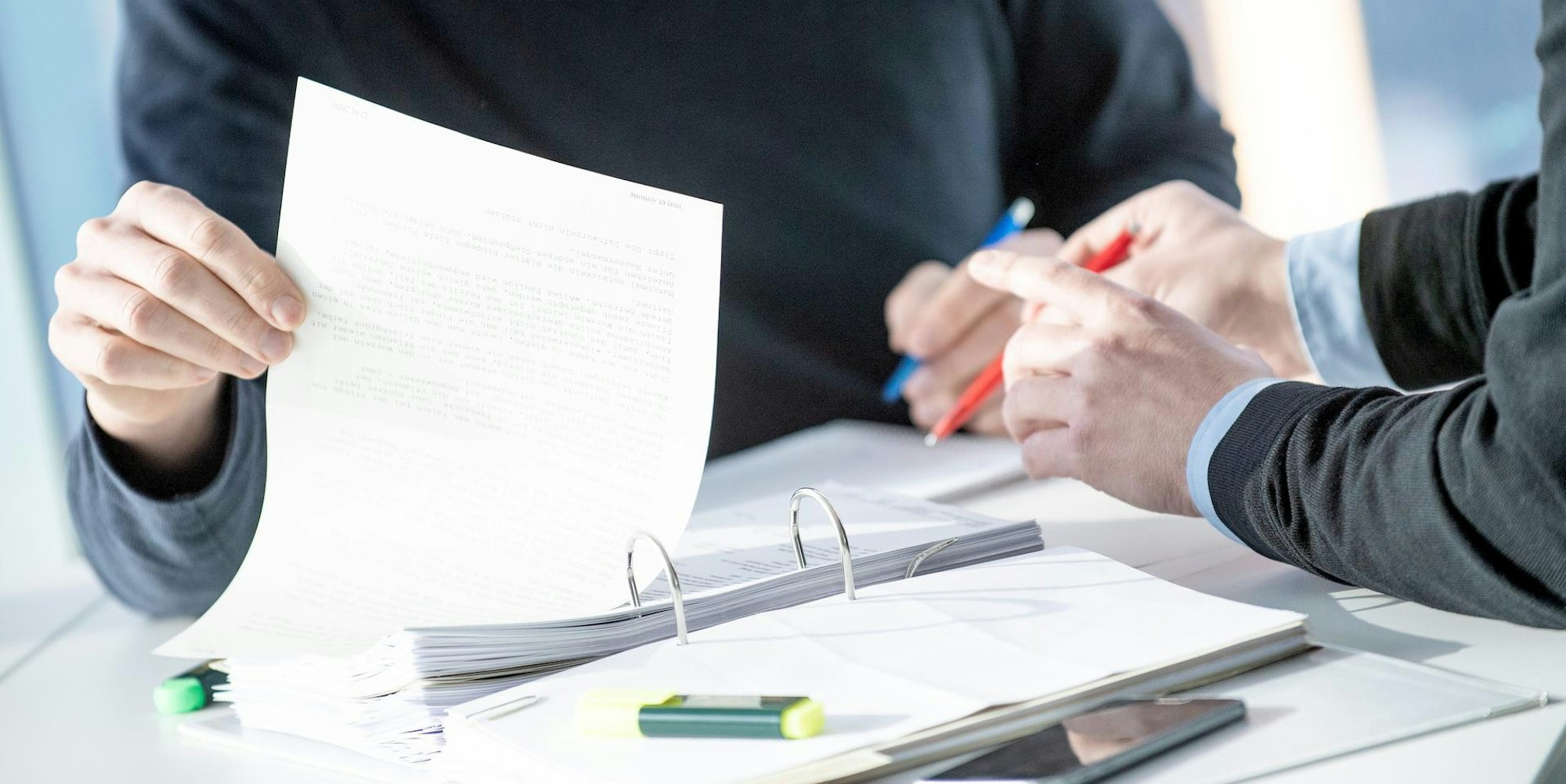 Symbolbild Arbeitsvertrag