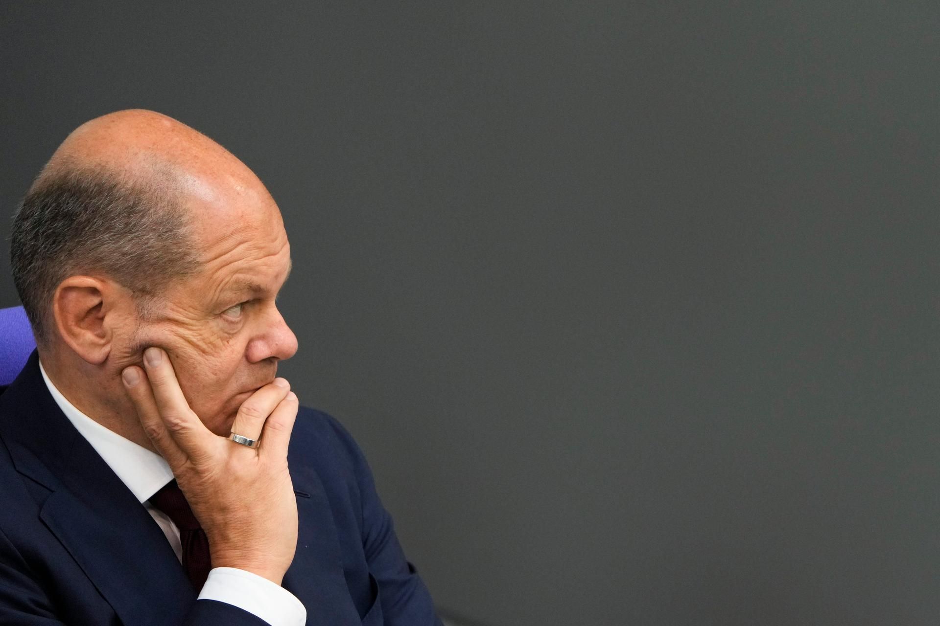 Olaf Scholz nachdenklich 060722
