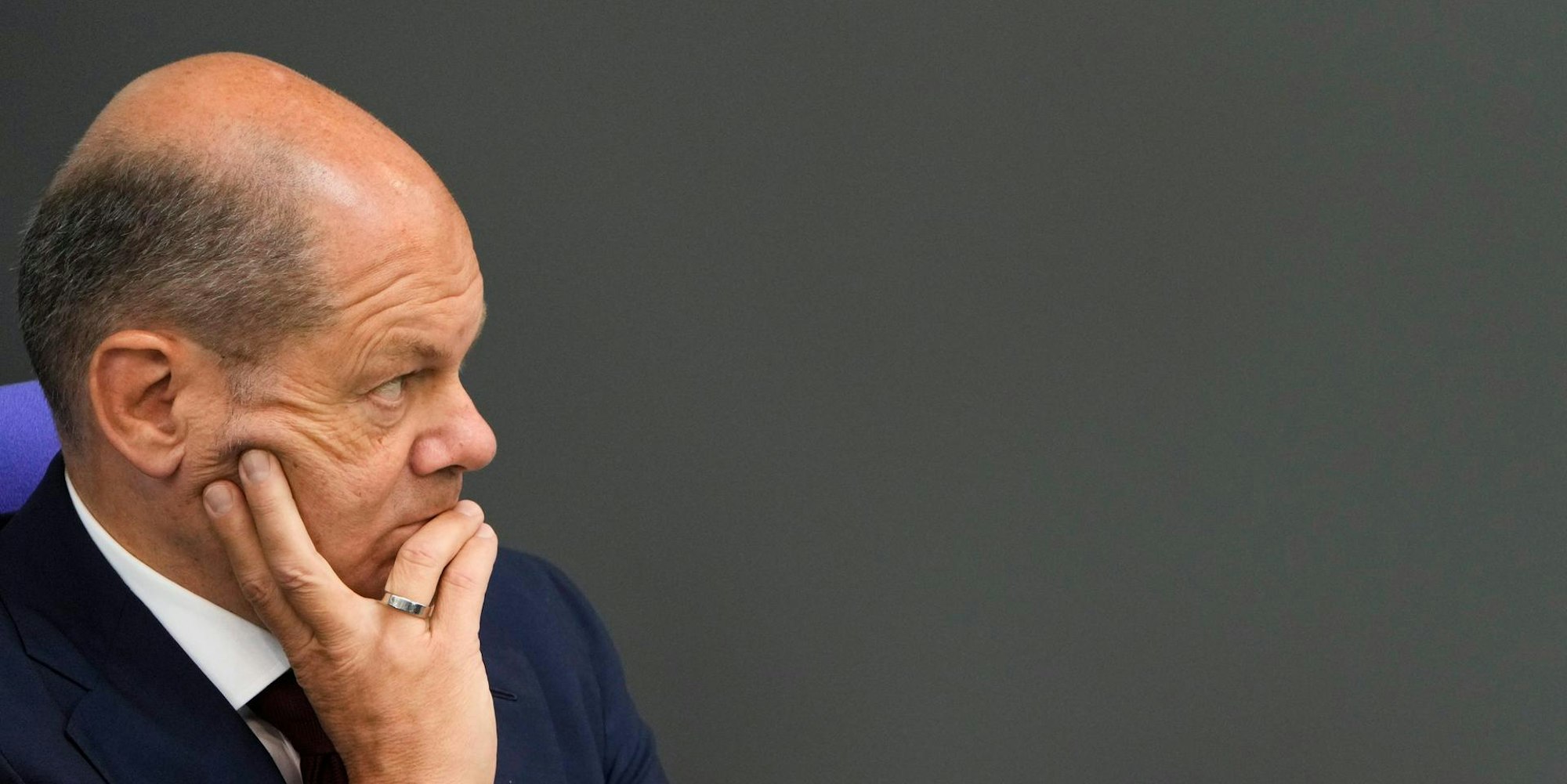 Olaf Scholz nachdenklich 060722