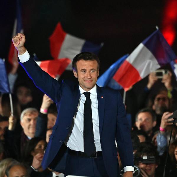 Macron Jubel Eifelturm 2
