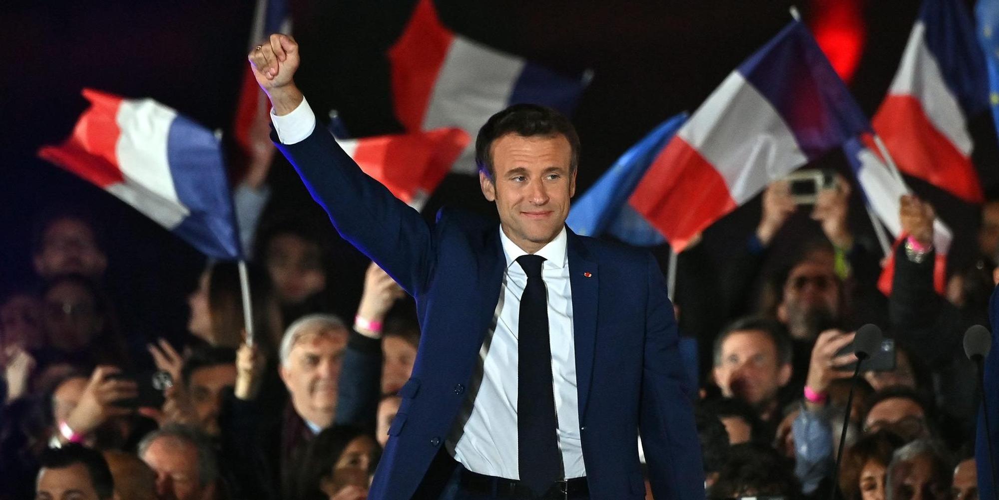 Macron Jubel Eifelturm 2