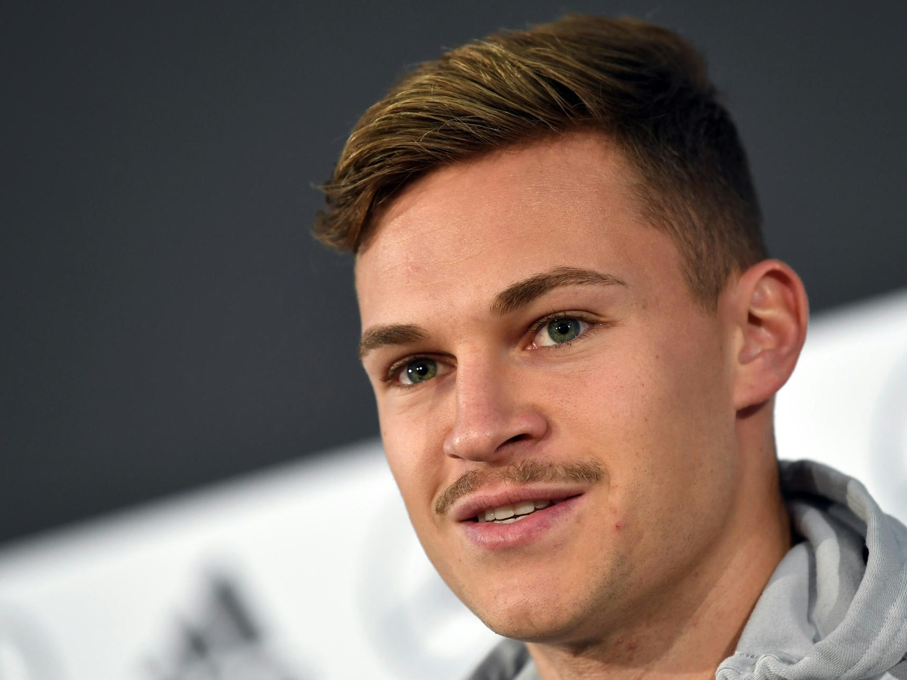 Joshua Kimmich trägt jetzt Schnäuzer