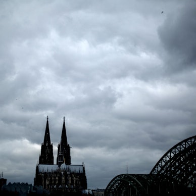 Dunkle Wolken überm Dom Archiv