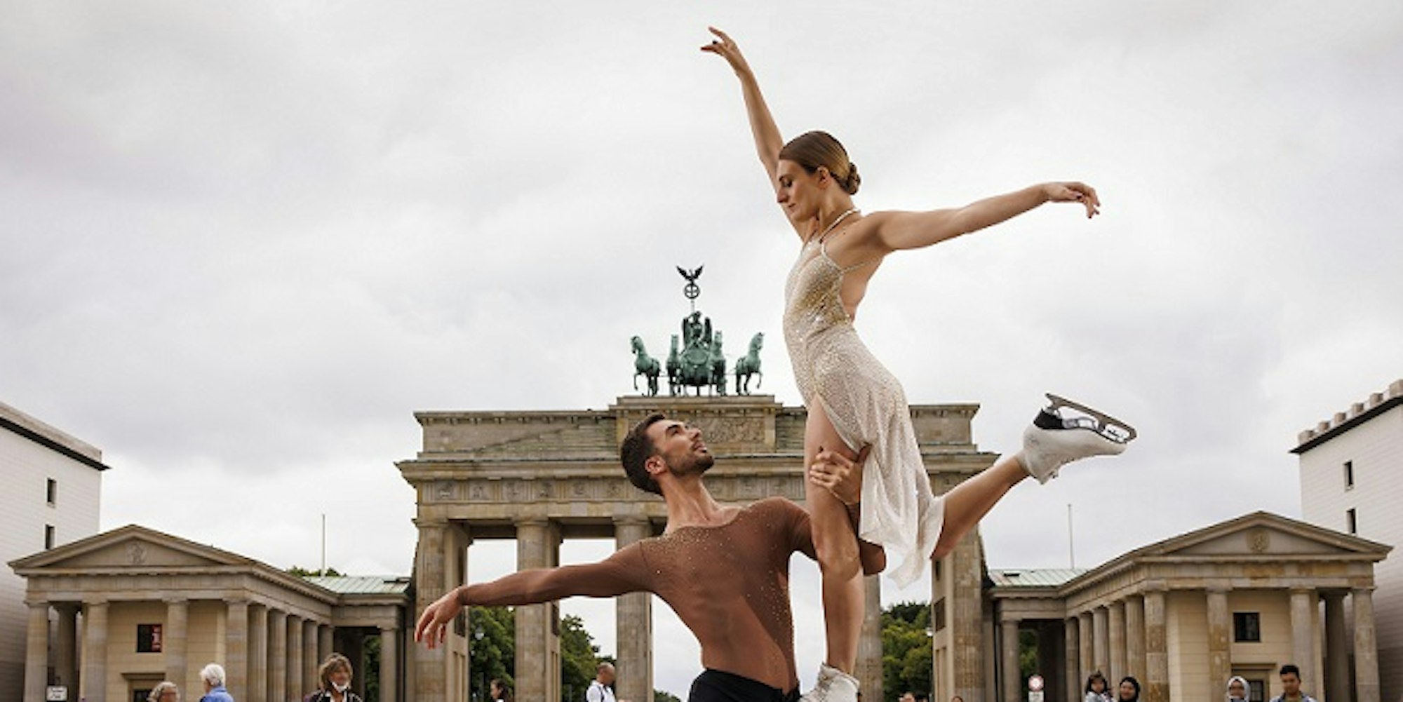 Holiday-on-Ice_Tour22-23_Olympiasieger_Cizeron+Papadakis_A_NEW_DAY_3