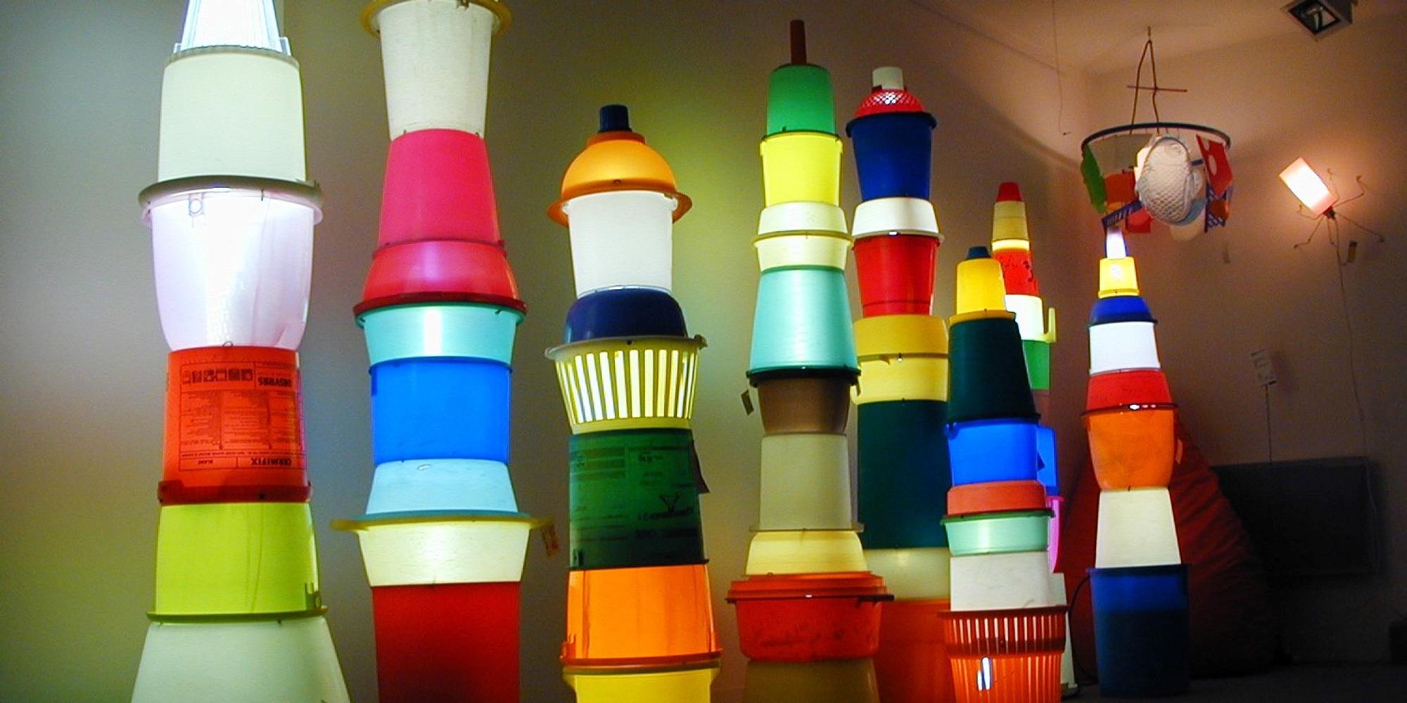 Raketenlampen aus Plastik (c) Armor Le Bihan