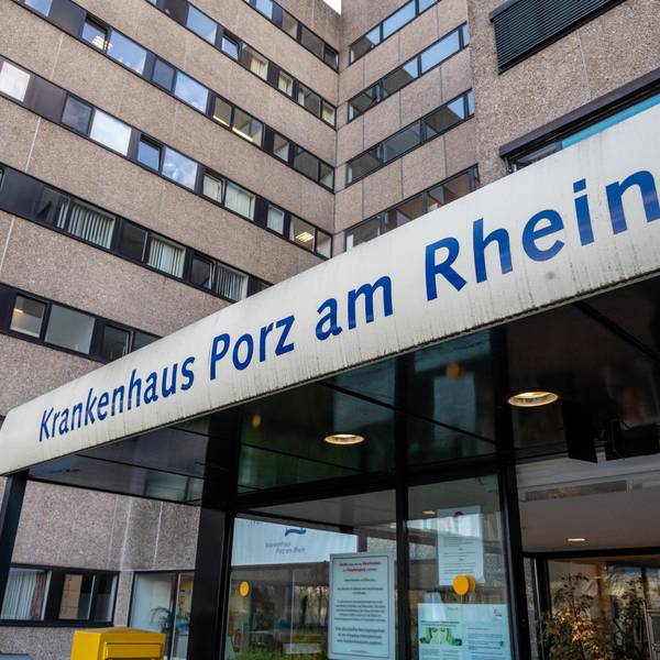 Das Eingangsschild zum Porzer Krankenhaus.