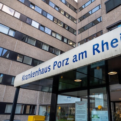 Das Eingangsschild zum Porzer Krankenhaus.