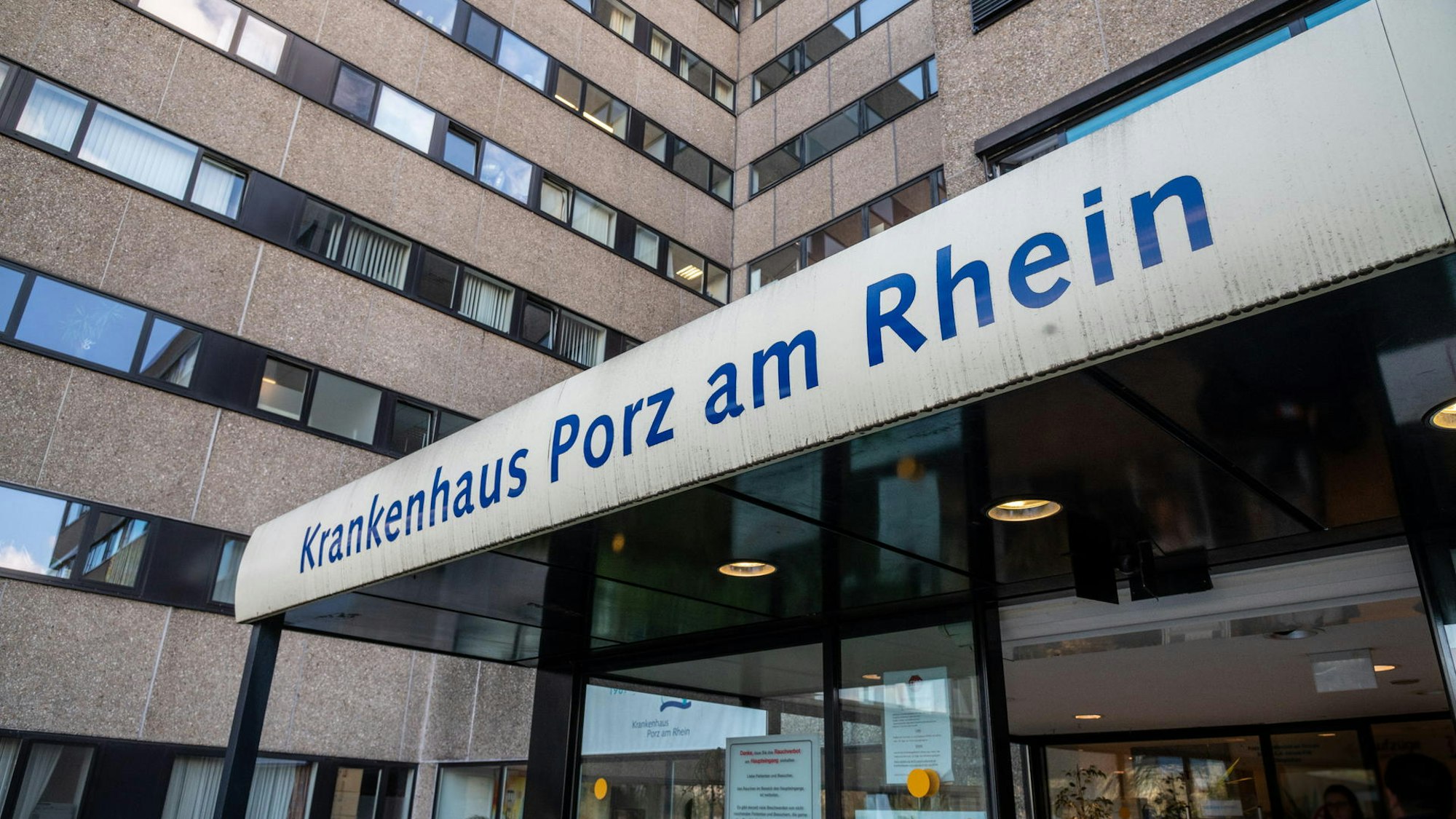 Das Eingangsschild zum Porzer Krankenhaus.